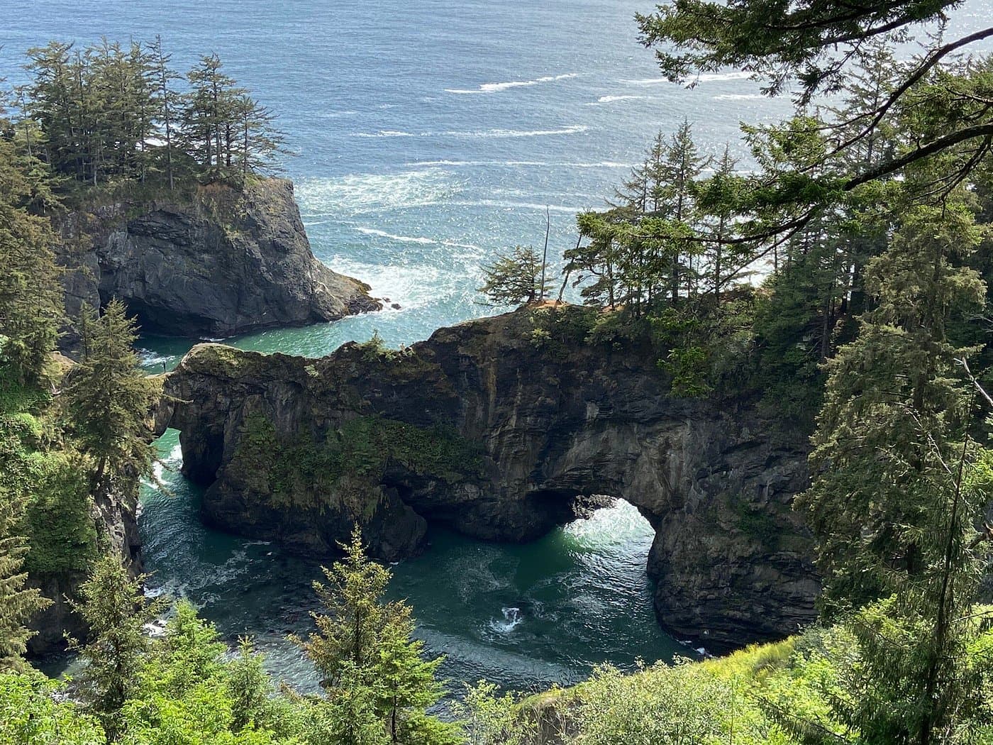 Photo of Linnea and Tracy from Natural Bridges, Oregon Coast